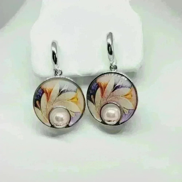 Source Unknown Jewelry - NWOT Elegant Enamel Round Painted Earrings